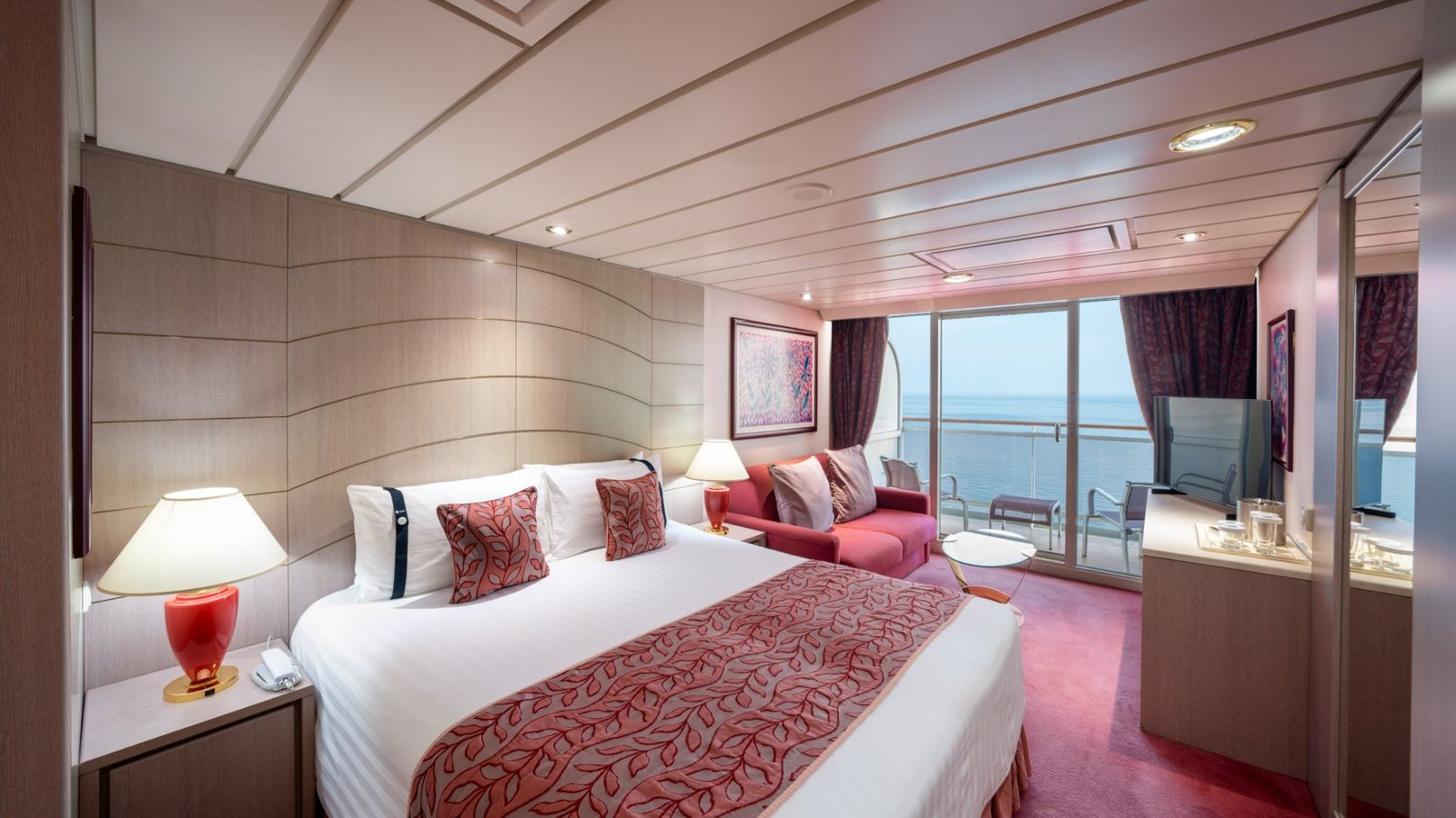 Cabine com varanda do MSC Opera, com sofá e porta para a varanda