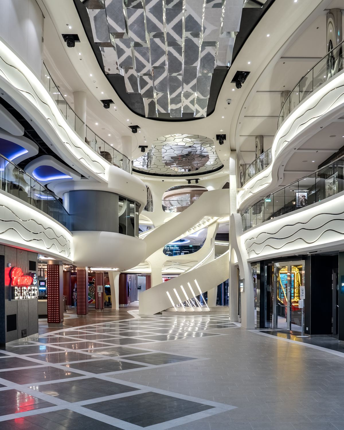 World Galleria, galeria interna de vários andares do MSC World Europa