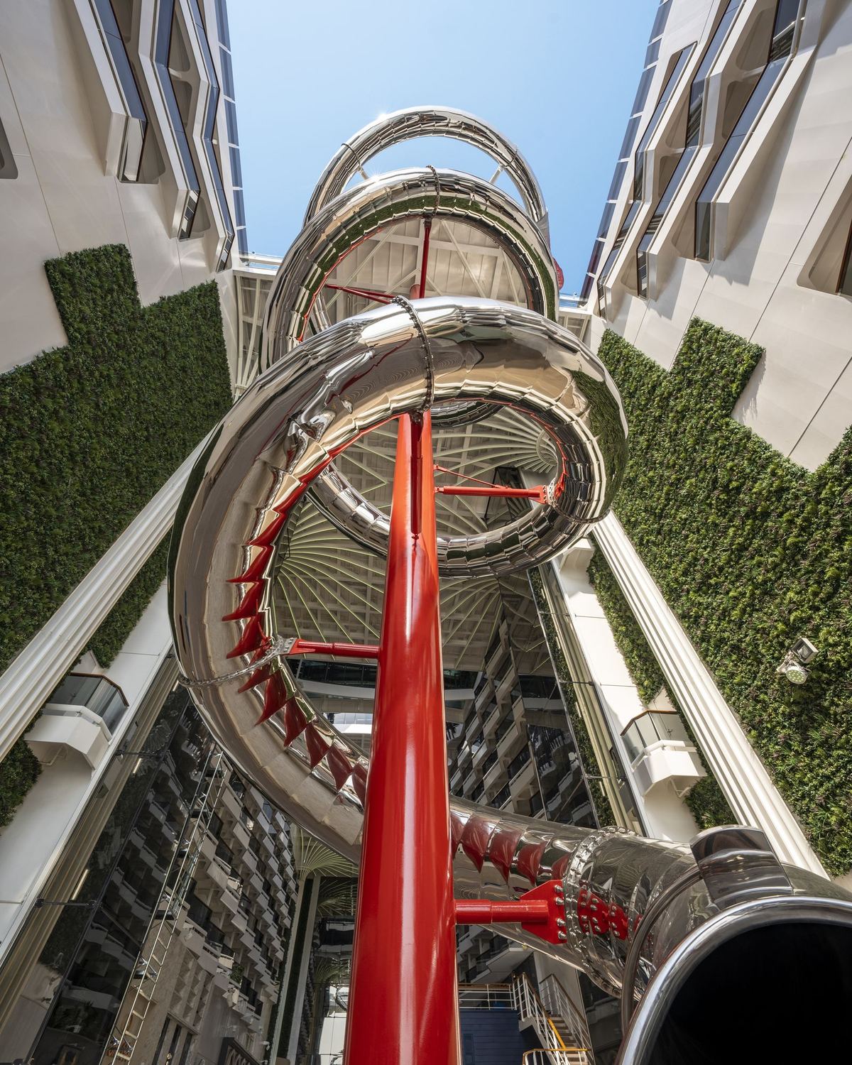 Tobogã seco Venom Drop @ The Spiral, na World Promenade do MSC World Europa